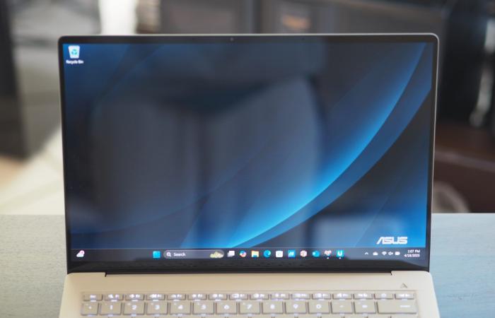 Asus Zenbook A14 vs Apple MacBook Air 13 (M4): Titan Duel -.