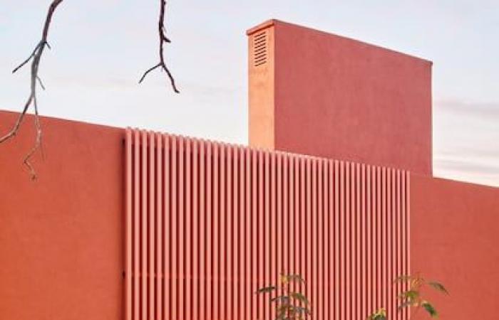 Sin pilares y con la entrada al techo: la casa peculiar que flota muy cerca de Barcelona