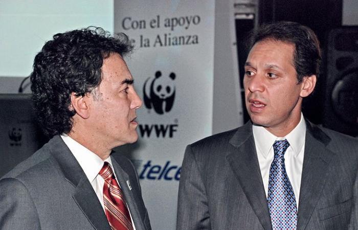 Se graduó de Anahuac, su padre, la ley es Carlos Slim Helú y ahora es uno de los CEO más poderosos de México.