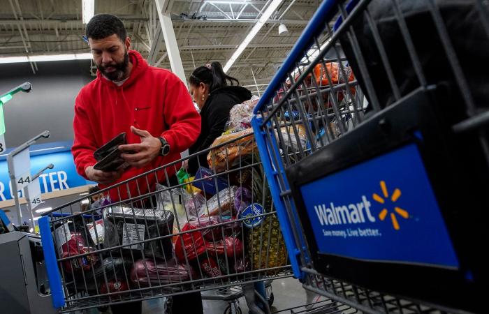 Walmart toma una decisión comercial arriesgada que podría dañar su política más importante.