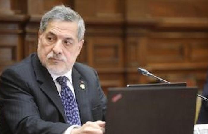 La fuerza popular busca -.