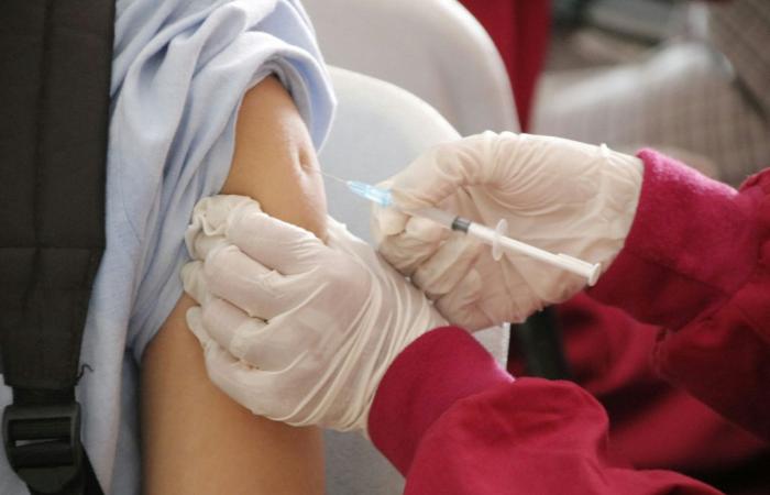 Declaran una emergencia de salud durante 180 días después del estallido de un virus respiratorio.