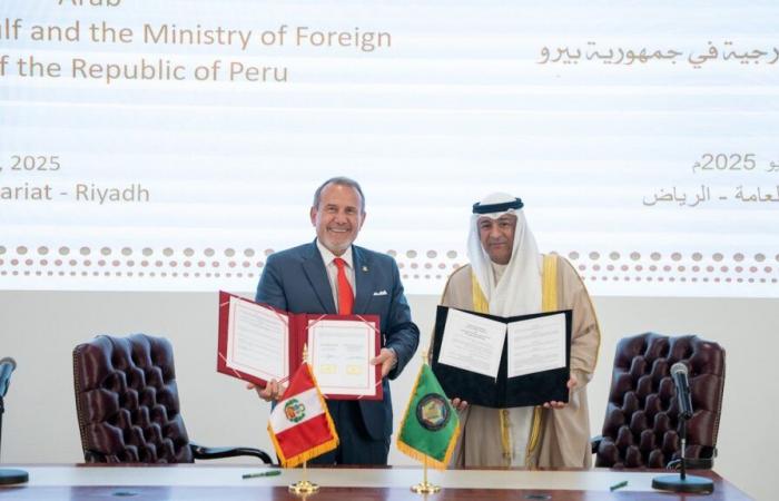 Los países de Perú y árabes del Golfo firmaron el memorando para aumentar los enlaces y la cooperación.