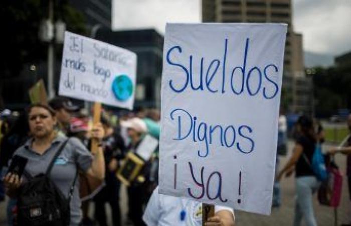 183 Los migrantes venezolanos deportados desde los Estados Unidos llegaron en un segundo vuelo a Maiquetía -.