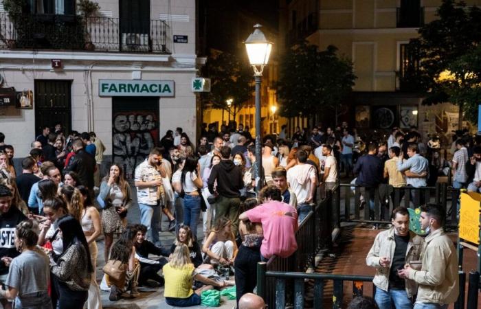 “Consumir pantallas con moderación”. ¿Se puede comparar el alcohol con el uso de dispositivos móviles?