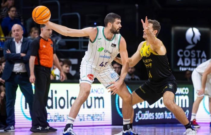El triunfo en Tenerife cambia la perspectiva de Unicaja enfrenta el “play-off”.