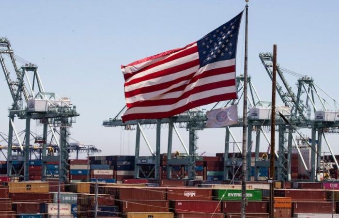 Estados Unidos eliminó la exención de aranceles para productos de bajo costo importados de China y Hong Kong -.