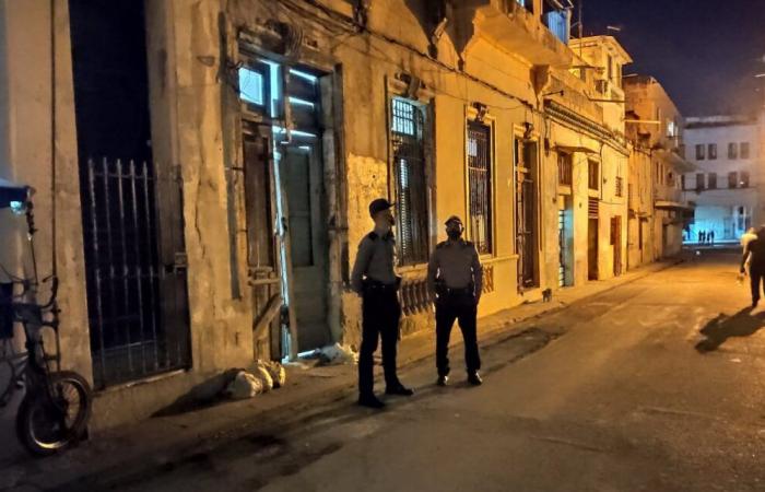reprimir en Cuba para ser detenido para la migración en los Estados Unidos.