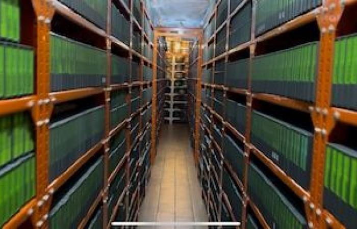 El canal una vez abre su archivo histórico y abre la sección ‘no olvidar’ con desnudos en público.