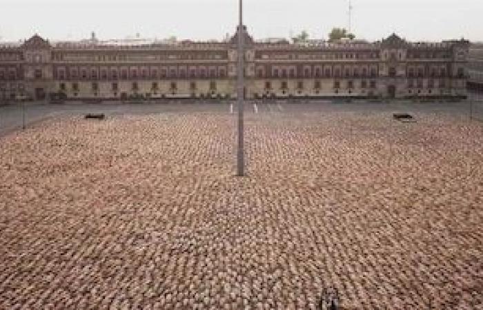 El canal una vez abre su archivo histórico y abre la sección ‘no olvidar’ con desnudos en público.