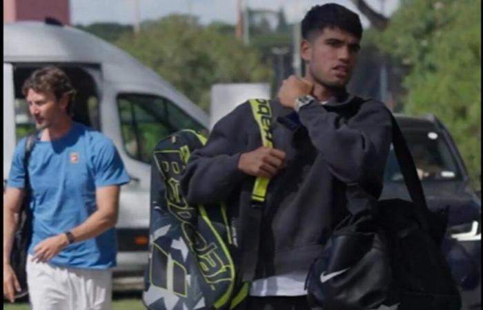 Carlos Alcaraz entrenó en Roma con el italiano Flavio Cobolli -.