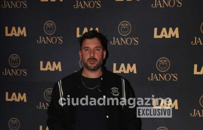 Todas las celebridades miran la fiesta durante los 10 años de LAM -.