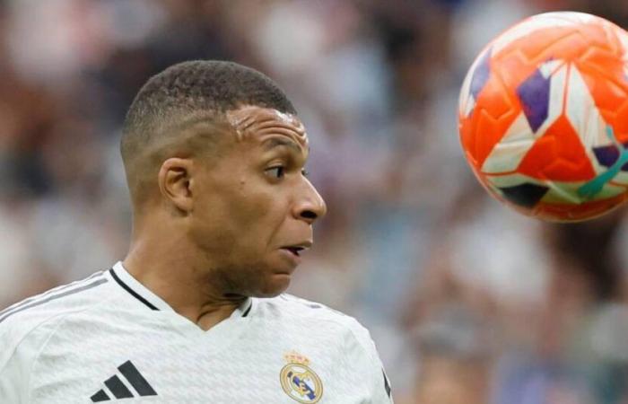 Mbappé es atacado por los fanáticos del PSG.