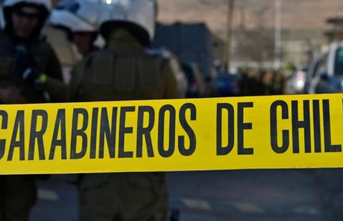 El camión fuera de control corre sobre dos carabineros en el centro de Santiago -.