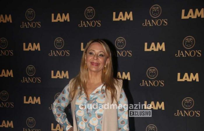 Todas las celebridades miran la fiesta durante los 10 años de LAM -.