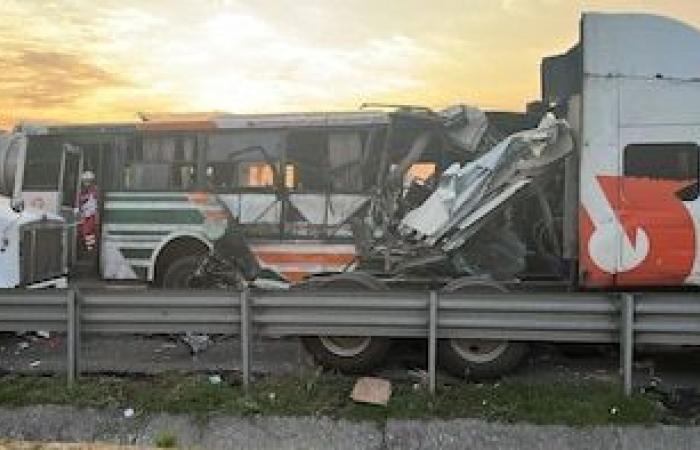 El shock entre el autobús y el remolque deja al menos 10 heridos -.