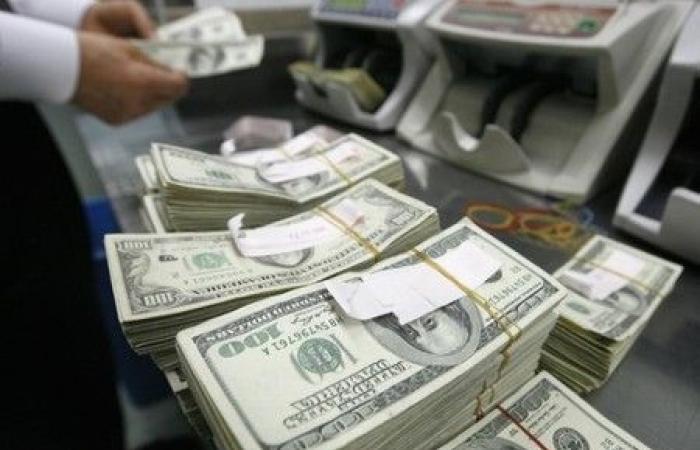 Las monedas latinoamericanas retroceden ante el avance global del dólar y se encaminan a una pérdida semanal