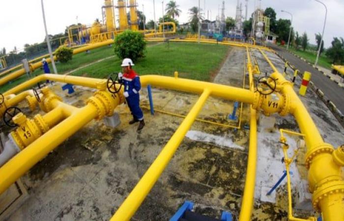 Para optimizar la explotación del gas natural, pronto se construirán gasoductos desde Sirebon hasta Batam.