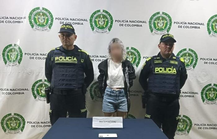 Por portar un iPhone robado, capturaron a una joven en Bucaramanga