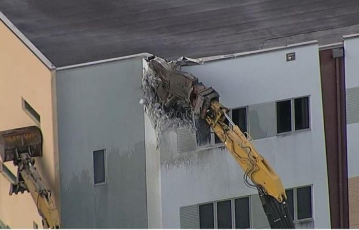 Demolición del edificio de la escuela secundaria Marjory Stoneman Douglas – Telemundo Miami (51) –.