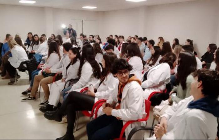 Estudiantes de medicina presentaron trabajos realizados en el hospital Schestakow – .