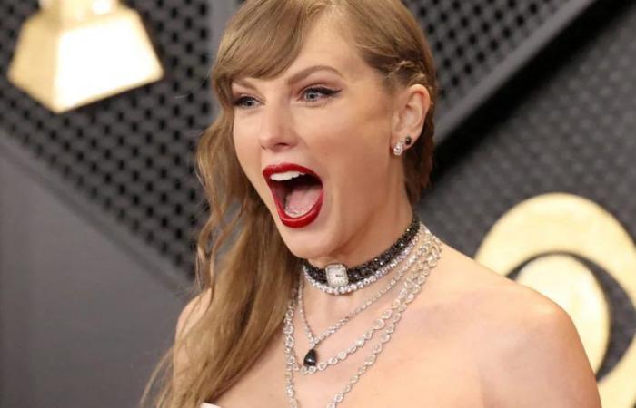 Taylor Swift reutilizó un collar y desató teorías entre sus fans