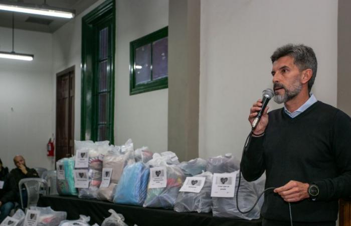 La Municipalidad de Mendoza entregó 2.500 prendas de vestir y 45 cobijas a organizaciones