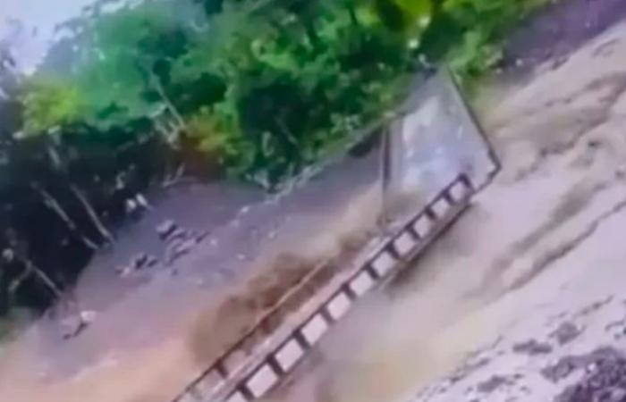Dos puentes colapsaron por fuertes lluvias en Urabá, Antioquia – .
