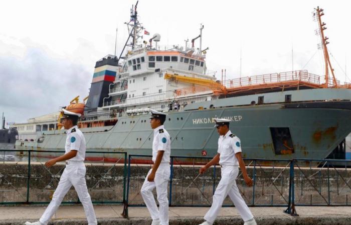 Tensión por flotilla naval rusa en Cuba; Un submarino estadounidense llega a Guantánamo – Telemundo Miami (51) – .