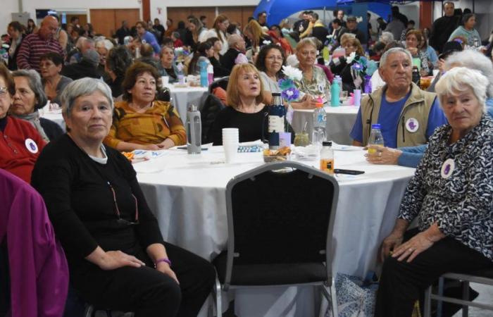 Más de 900 adultos mayores se dieron cita en el Espacio Duam