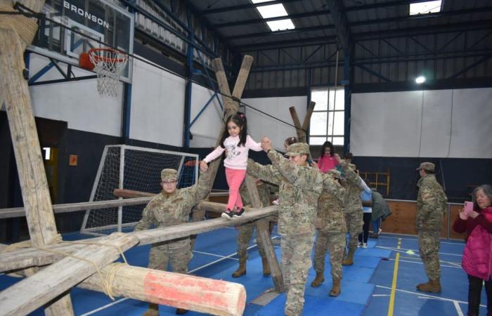 Niños del Jardín Infantil “Los Chilcos” visitan el Regimiento N°8 “Chiloé” en Puerto Aysén – Radio45Sur.cl – .
