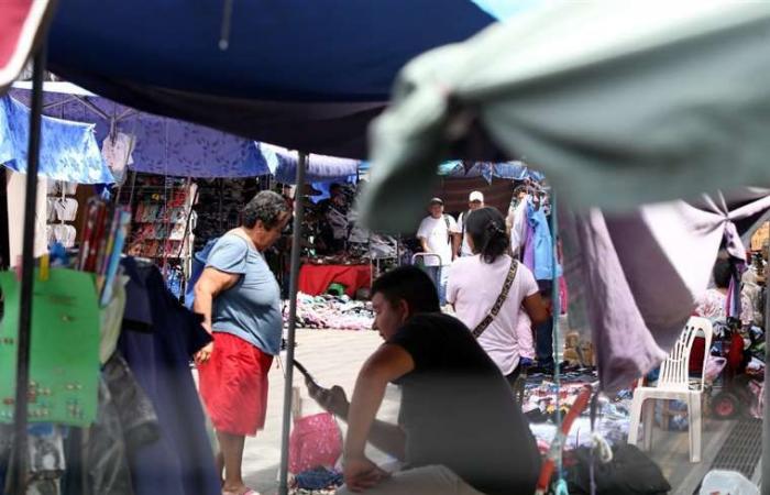 35.000 vendedores ambulantes toman las calles – .