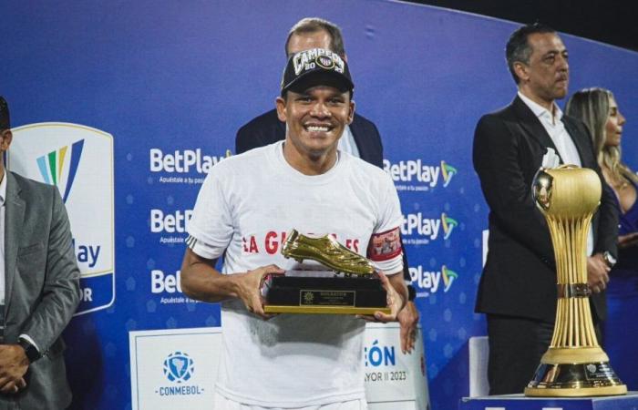 Bacca se confirmó como el máximo goleador de Colombia y ganó su cuarta Bota de Oro.