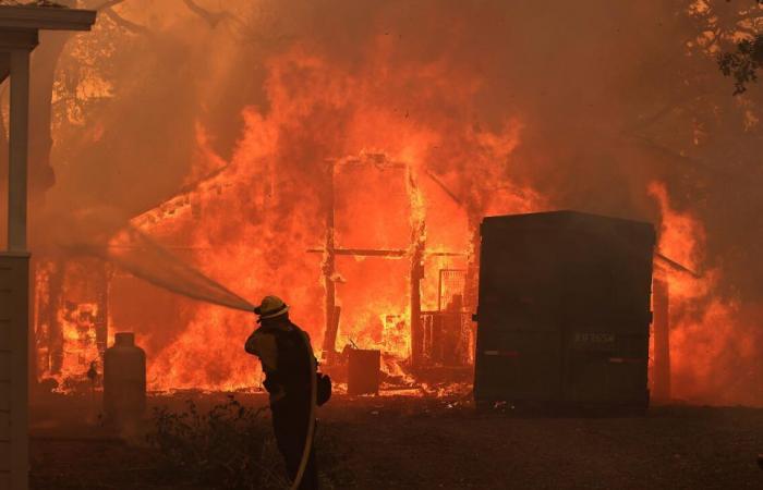 Bodegas icónicas en peligro por las llamas de Point Fire