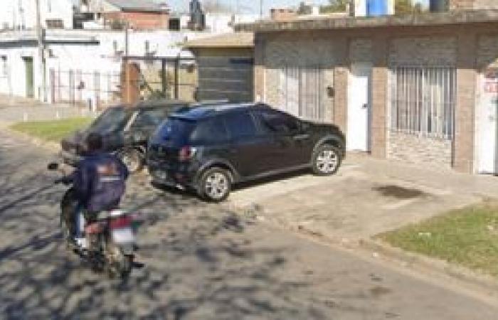 Choque y vuelco de un auto en Entre Ríos y Pellegrini
