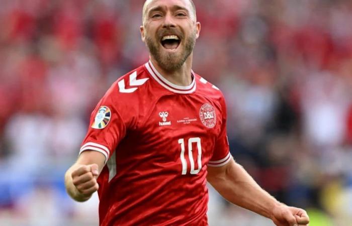 Vuelve a la Eurocopa y le marca un gol a Dinamarca