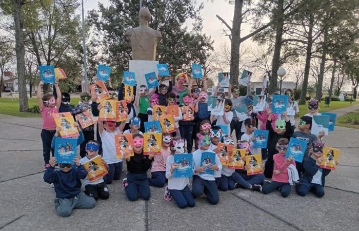 Distribuyeron más de 100.000 libros en las escuelas primarias de la provincia – Diario El Argentino de Gualeguaychú. Edición en línea – .