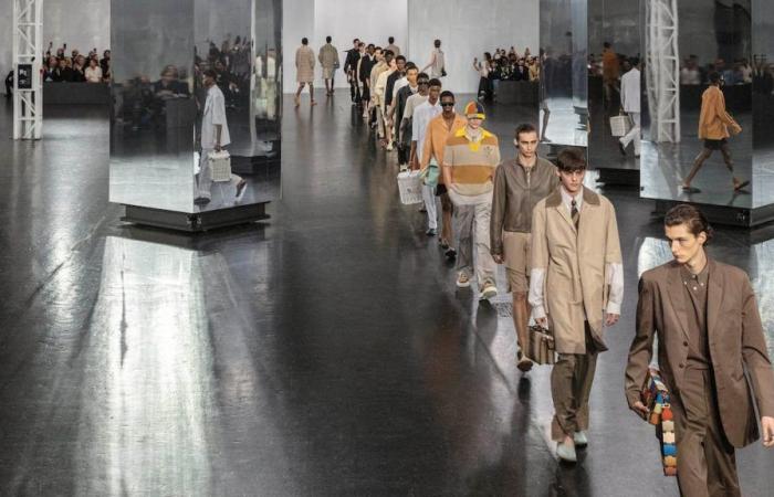 La moda italiana revisa su propio archivo en la pasarela masculina de Milán