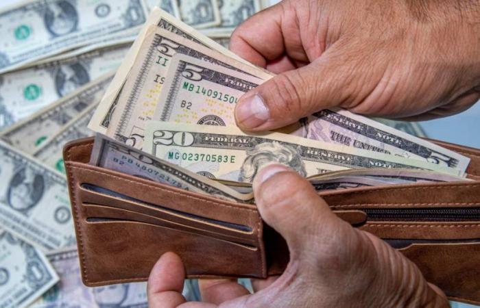 El dólar abrió a $4.140 la mañana de este lunes en Colombia
