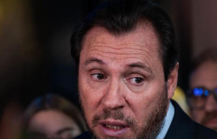 Oscar Puente estalla en ‘X’ contra los bulos del jefe de prensa de Alvise Pérez: ‘Bolsa de mierda’