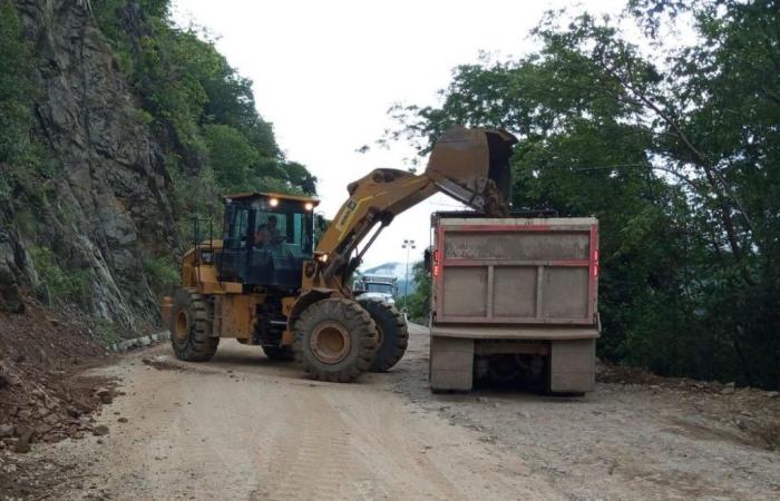 La vía Bolombolo-Santa Fe de Antioquia estuvo cerrada alrededor de 48 horas por un deslizamiento de tierra