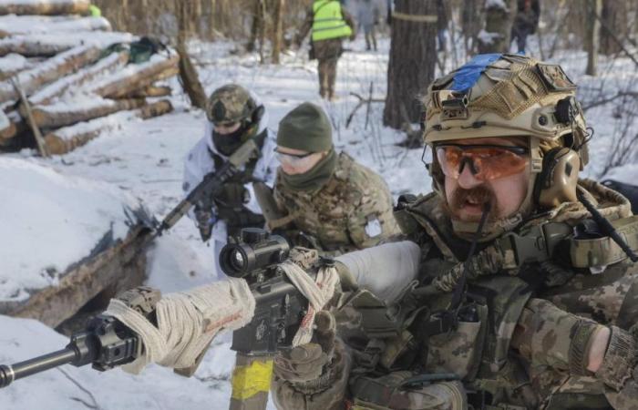 Así se embarcan exsoldados a luchar en la guerra de Ucrania