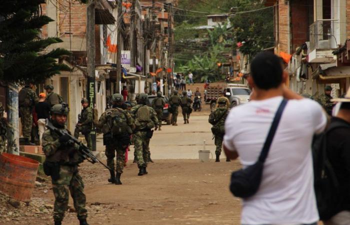 Enfrentamiento entre Ejército y EMC en Argelia, Cauca – .