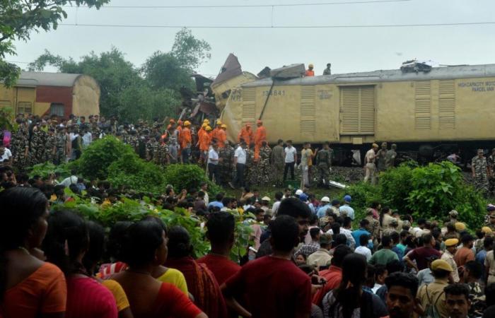 Al menos 15 personas mueren tras grave accidente de tren en India – .