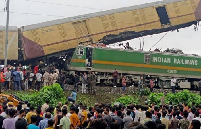 Impactante accidente de tren en India deja al menos 15 muertos