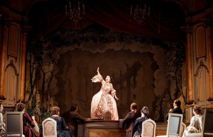 La ópera ‘Adriana Lecouvreur’ convence pero no fascina en su regreso al Liceu