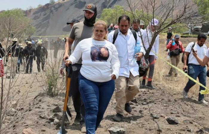 Hija de Ceci Flores teme por la vida de su madre; Señala que se habría subido a un taxi mediante solicitud en Querétaro