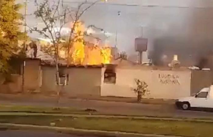 Un incendio provocó pérdidas totales en una casa de Godoy Cruz