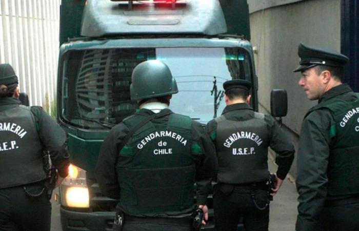Cayó una red de gendarmes que traficaban armas en cárceles chilenas