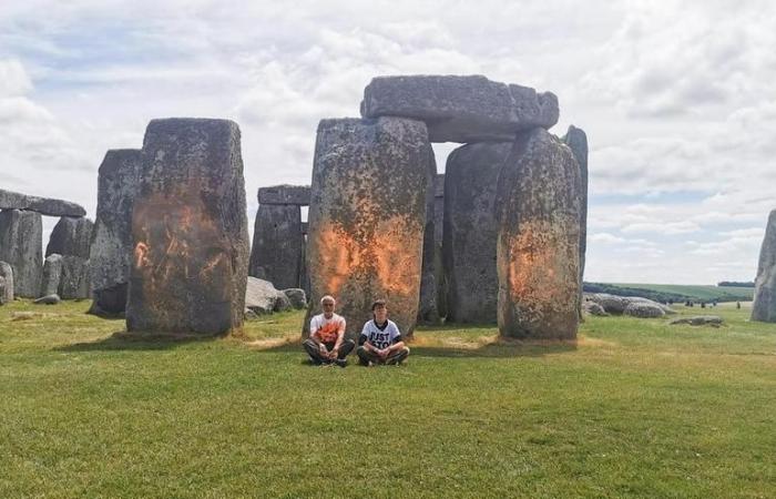 Dos arrestados tras rociar monumento de Stonehenge con pintura naranja – .